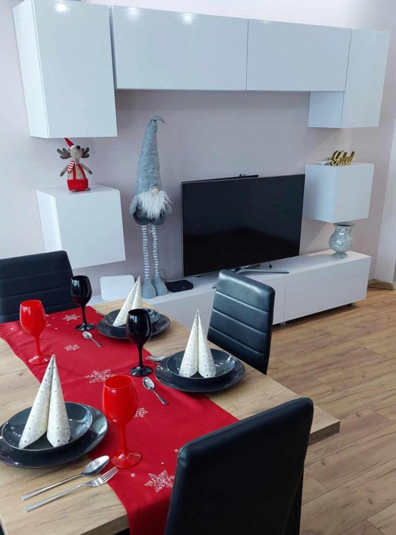 Ekskluzywny W Centrum Z Klimatyzacja I Balkonem Apartment